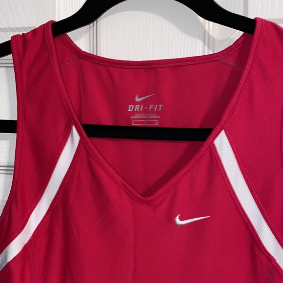 Sport top. - Picture 2 of 2